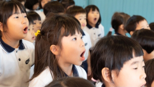 一日の開始はつどいから始まる